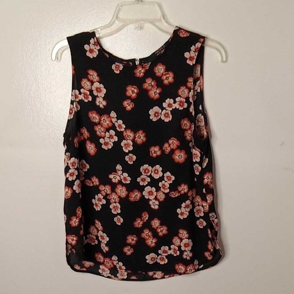 Forever 21 Women's Medium Floral Sleeveless Top - Black and Red Casual,Comfy